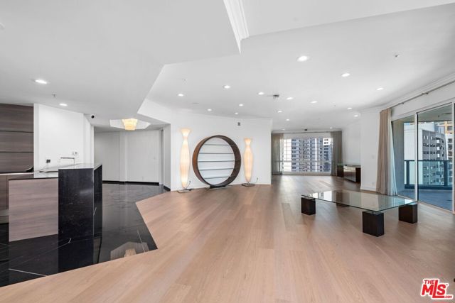 10490 Wilshire Boulevard, Los Angeles CA: https://media.crmls.org/mediaz/2fecd504-b47d-4037-9e69-0bafd6a215b7.jpg