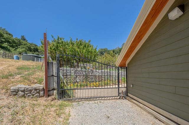 9247 Holly Hill Drive, Salinas CA: https://media.crmls.org/mediaz/2fecd6f0-56b7-419c-ba0e-9bde04c53531.jpg