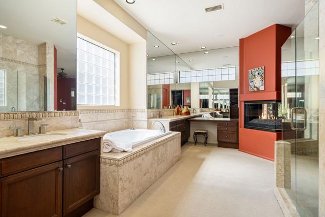 1 Birkdale Circle, Rancho Mirage CA: https://media.crmls.org/mediaz/2fed921c-cade-466b-b565-9530627e2f0b.jpg