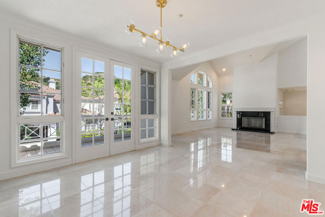 2370 Brookshire Lane, Los Angeles CA: https://media.crmls.org/mediaz/2fede978-03c1-4cc1-8845-6a7b8cacdf8d.jpg