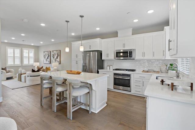 639 Cinnamon Circle, Mountain View CA: https://media.crmls.org/mediaz/2fededf3-b915-446d-ac91-d1916cda406e.jpg