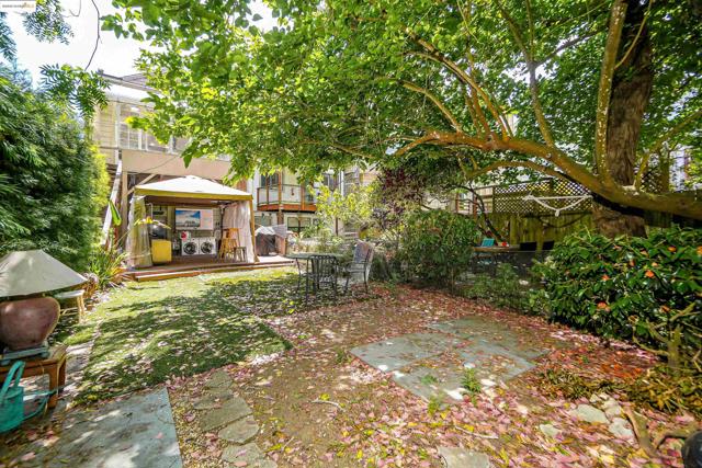 2654 Bush St, San Francisco CA: https://media.crmls.org/mediaz/2feea8fc-c059-4367-a00c-1386e7b59cdc.jpg