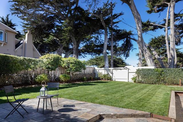 1051 Ocean View Boulevard, Pacific Grove CA: https://media.crmls.org/mediaz/2feee9c7-0076-48fa-b7fd-49344f5fd481.jpg