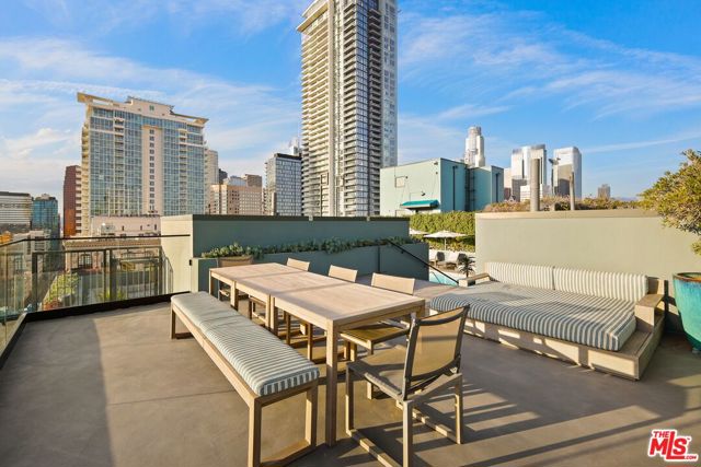 849 S Broadway, Los Angeles CA: https://media.crmls.org/mediaz/2fef2d36-a5e3-401f-adf0-f9e2039475a3.jpg