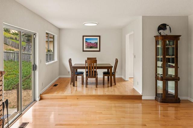 3097 Messinger Drive, Marina CA: https://media.crmls.org/mediaz/2fef7040-9592-4db7-baa2-e6e0fc67a93d.jpg