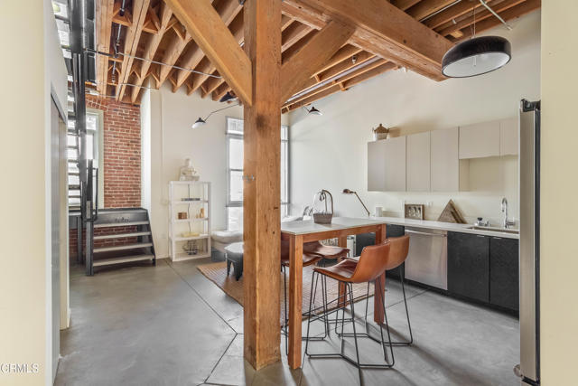Detail Gallery Image 2 of 21 For 527 Molino St #108,  Los Angeles,  CA 90013 - 2 Beds | 1/1 Baths