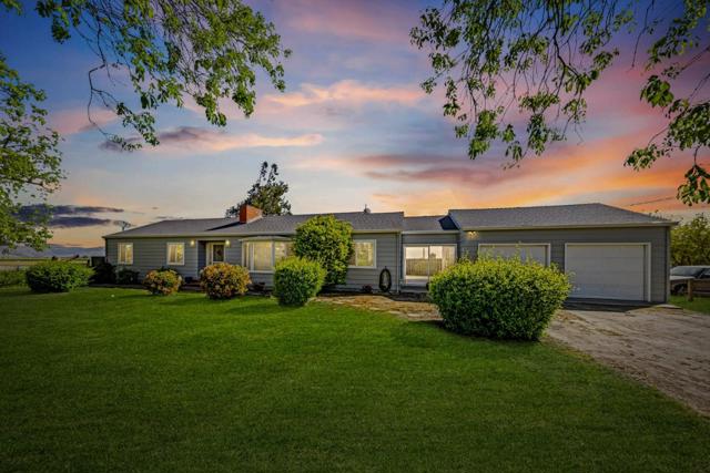4211 Bolsa Road, Hollister CA: https://media.crmls.org/mediaz/2fefdbc8-6a8b-46c9-a31a-cd5891b65214.jpg