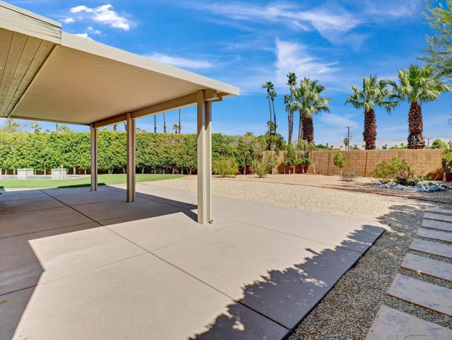 1702 Sienna Court, Palm Springs CA: https://media.crmls.org/mediaz/2fefdbf4-a8df-4b3d-88cf-0cc5a4a4c3e9.jpg