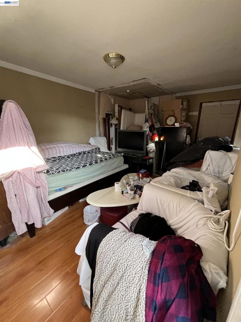 https://media.crmls.org/mediaz/2ff0b089-d305-4942-a4d2-cff904a6fade.jpg?preset=X-Large