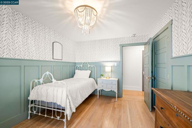 125 Sleepy Hollow Ln, Orinda CA: https://media.crmls.org/mediaz/2ff0cda8-8484-4f1b-a79a-d1ac0946fd29.jpg