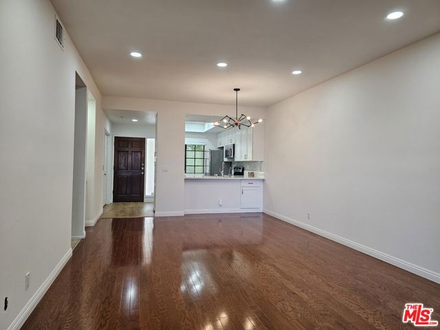 941 W Carson Street, Torrance CA: https://media.crmls.org/mediaz/2ff111ea-2fe5-4578-9cdc-dfef944d0295.jpg