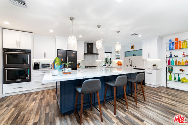 1865 El Monte Drive, Thousand Oaks CA: https://media.crmls.org/mediaz/2ff207b9-ccbc-4156-8283-2e4bfc22569d.jpg