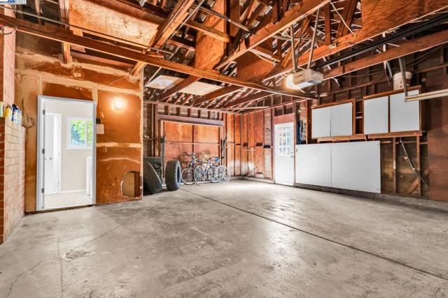 38 Barcelona Pl, Danville CA: https://media.crmls.org/mediaz/2ff246ce-fe47-49dd-8773-7935a6de94f4.jpg