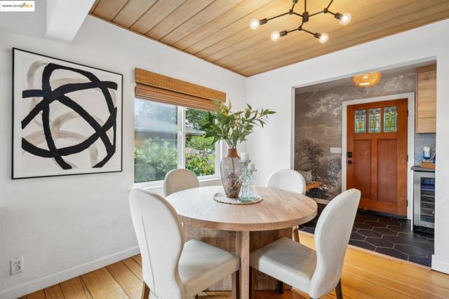 6951 Chambers Dr, Oakland CA: https://media.crmls.org/mediaz/2ff24973-494c-4059-b008-6f3a569fcb5a.jpg