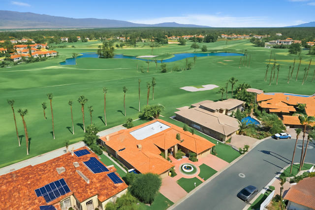 346 Crest Lake Drive, Palm Desert CA: https://media.crmls.org/mediaz/2ff2acee-b837-48fd-b414-75245b813c3a.jpg