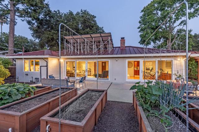 12457 BROOKGLEN Drive, Saratoga CA: https://media.crmls.org/mediaz/2ff30a69-627e-43f1-befa-30df9bbdb985.jpg