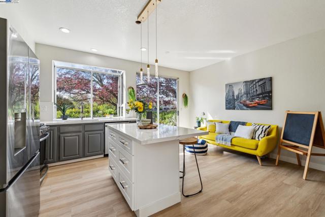 121 Jervis Bay, Alameda CA: https://media.crmls.org/mediaz/2ff36ce5-7e95-49e9-a421-bbe335dc985b.jpg