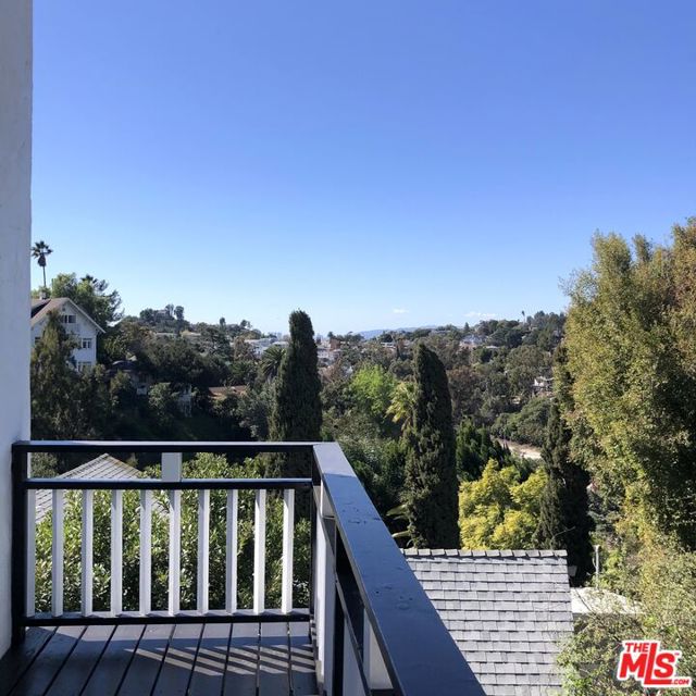 2225 1/2 Lake Shore Avenue, Los Angeles CA: https://media.crmls.org/mediaz/2ff37fb2-2d69-48fa-9f0c-011eb1135553.jpg