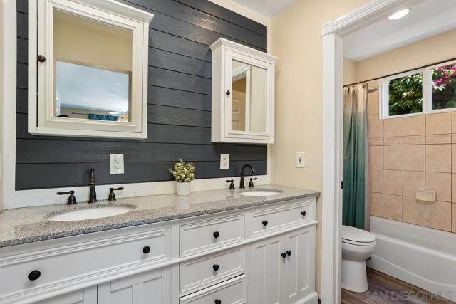 14643 Evening Star Dr, Poway CA: https://media.crmls.org/mediaz/2ff3d25b-ab48-4751-8e69-28168ec6cec1.jpg