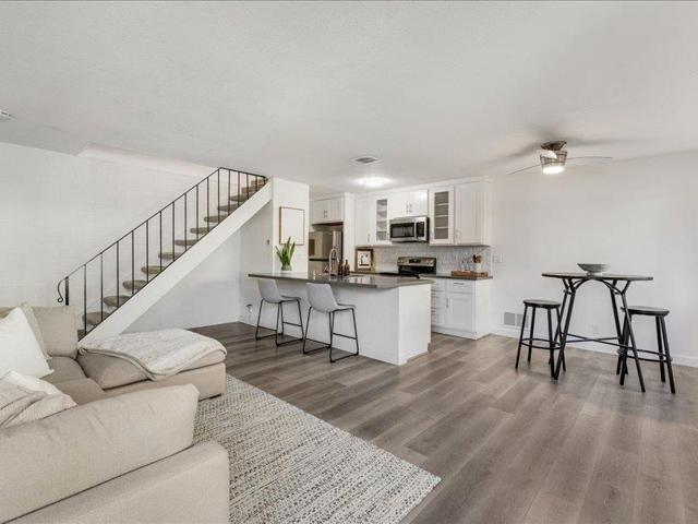 4475 Diamond Street, Capitola CA: https://media.crmls.org/mediaz/2ff3dd27-e4aa-4deb-83de-cba9a90c7747.jpg