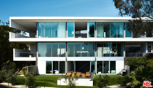 2500 Briarcrest Road, Beverly Hills CA: https://media.crmls.org/mediaz/2ff3fa73-ccc0-49c3-becf-d5ab188af4c7.jpg