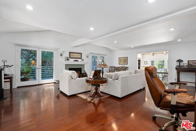 24753 Mulholland Highway, Calabasas CA: https://media.crmls.org/mediaz/2ff4342f-8e4b-4da3-95bc-e3958a3407d5.jpg