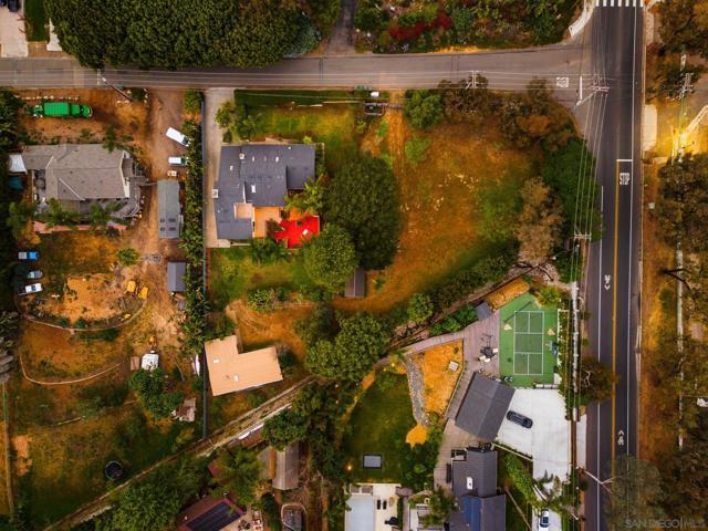 661 Union, Encinitas CA: https://media.crmls.org/mediaz/2ff45c29-2ca9-4ab3-a034-d5985dca0a59.jpg