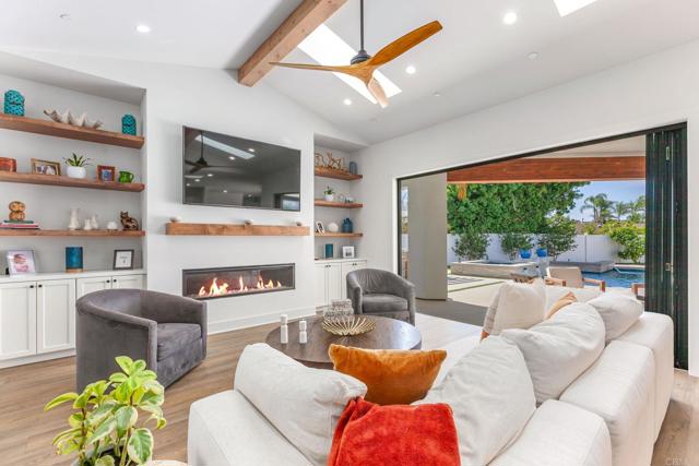2630 Vistosa Place, Carlsbad CA: https://media.crmls.org/mediaz/2ff53c73-afd4-428f-bfdb-1fc32597e206.jpg