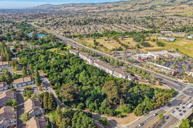 2890 Buena Crest Court, San Jose CA: https://media.crmls.org/mediaz/2ff58fdb-8f3e-4354-a7a9-c81321f4e24c.jpg