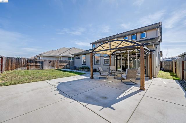 1589 Friendly St, Manteca CA: https://media.crmls.org/mediaz/2ff5bdfa-e66b-4814-aebc-66c7bafc0ed7.jpg