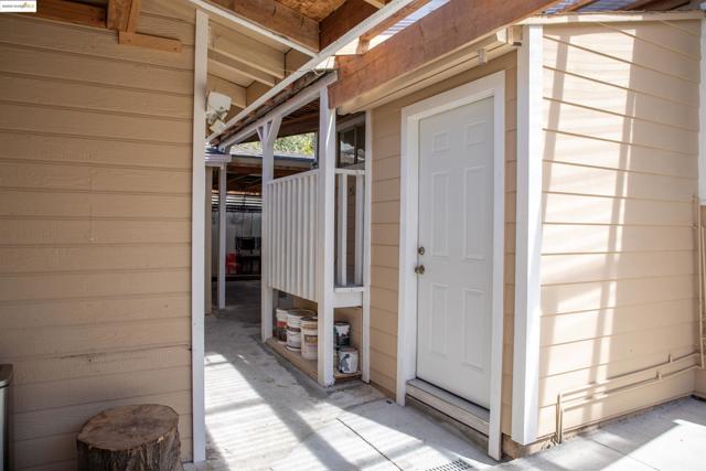 3517 Allendale Ave, Oakland CA: https://media.crmls.org/mediaz/2ff6761e-bb5e-445d-90e6-f1e1a4db44f2.jpg