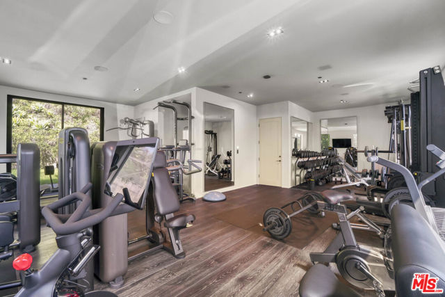 9152 Janice Place, Beverly Hills CA: https://media.crmls.org/mediaz/2ff69018-da0f-4fa6-9443-6dbf83335fea.jpg
