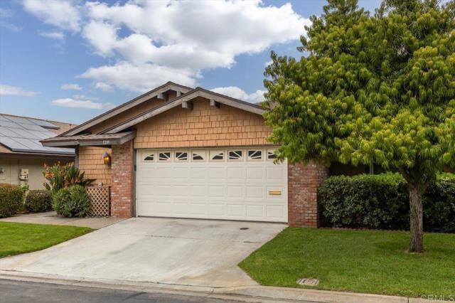 1209 La Verde Lane, San Marcos CA: https://media.crmls.org/mediaz/2ff693df-004c-4469-9dd3-498622898e1d.jpg