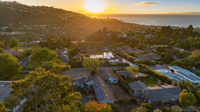 7835 La Jolla Vista Drive, La Jolla CA: https://media.crmls.org/mediaz/2ff6c022-4fee-47f1-b229-42e81d19b580.jpg