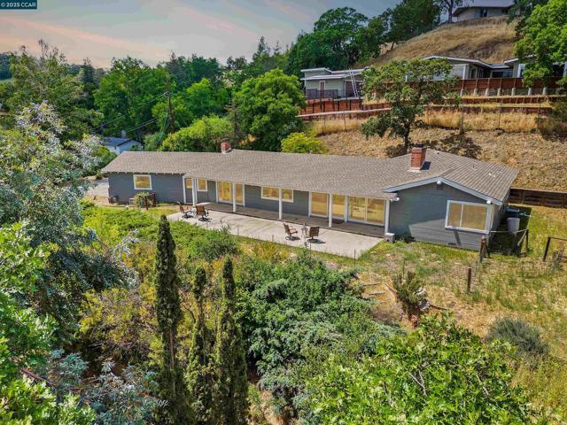 1810 Meadow Lane, Walnut Creek CA: https://media.crmls.org/mediaz/2ff79b86-ec95-4853-a287-315fb16ccca9.jpg