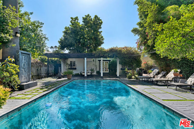 5341 Mecca Avenue, Tarzana CA: https://media.crmls.org/mediaz/2ff7d758-504b-44e1-ae5d-2734a5945e3f.jpg