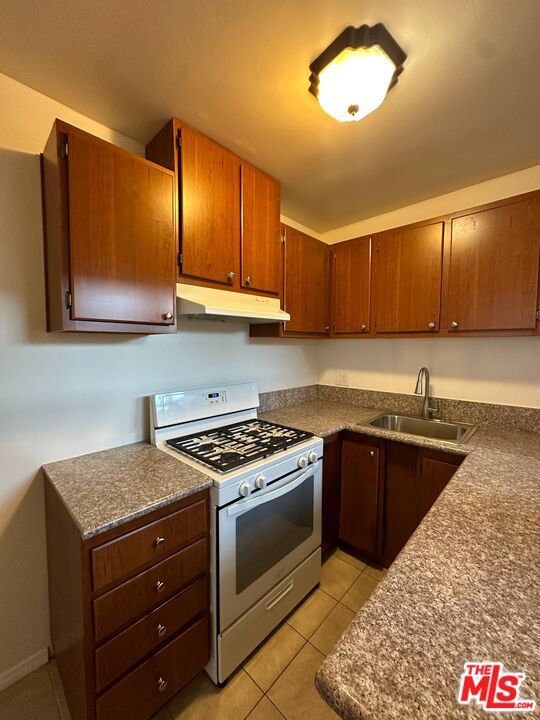 10429 Oro Vista Avenue, Sunland CA: https://media.crmls.org/mediaz/2ff7f08c-7492-47ba-bb94-c3daeebf69a0.jpg