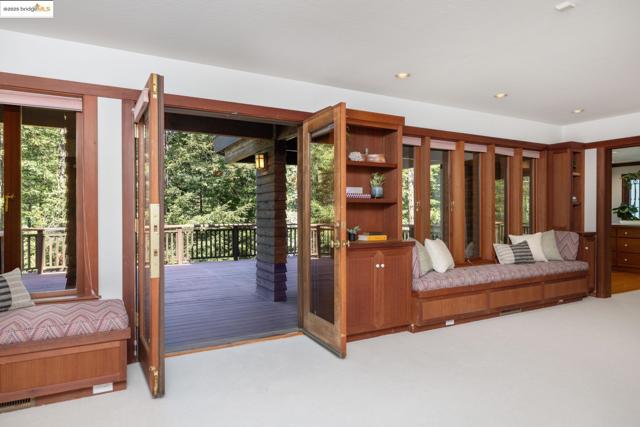6890 Charing Cross Road, Berkeley CA: https://media.crmls.org/mediaz/2ff82806-3534-46bd-b420-85b6b7c0a004.jpg