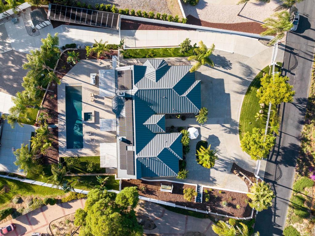 https://media.crmls.org/mediaz/2ff8a23f-8d44-4974-880f-2a476894ef50.jpg?preset=X-Large