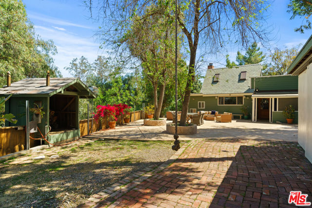 2026 Topanga Skyline Drive, Topanga CA: https://media.crmls.org/mediaz/2ff99bcf-ea10-4c6d-8933-3047ab14b67e.jpg