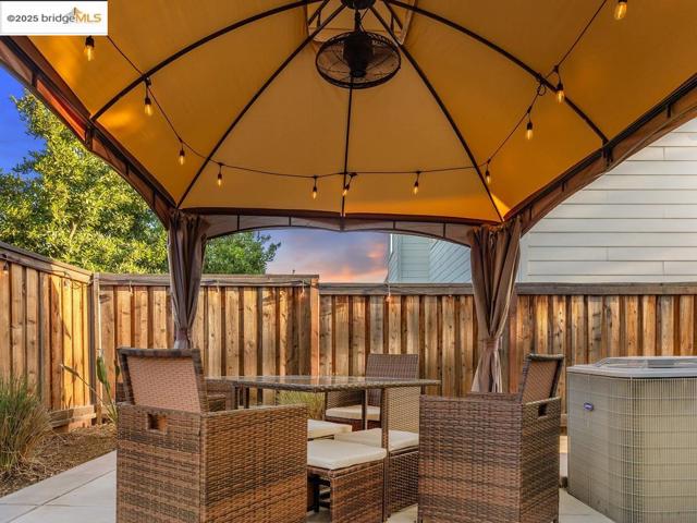 270 Guthrie Lane, Brentwood CA: https://media.crmls.org/mediaz/2ffa7090-4edb-4374-9e81-3a3518585bd5.jpg
