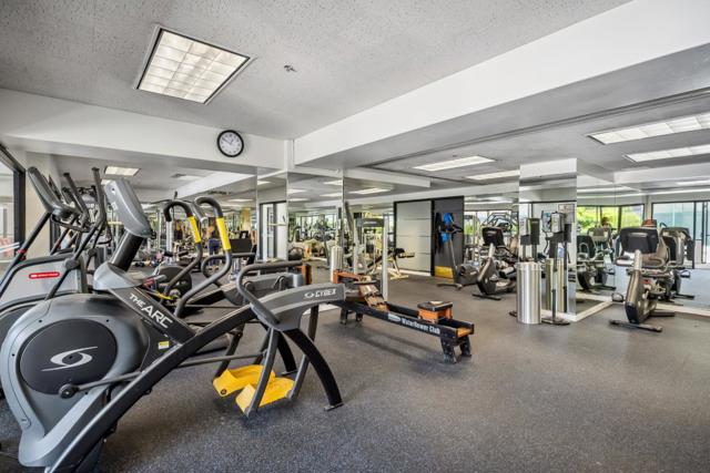 6363 Christie Avenue, Emeryville CA: https://media.crmls.org/mediaz/2ffa74bd-f26c-4d03-91f4-3110365c18db.jpg