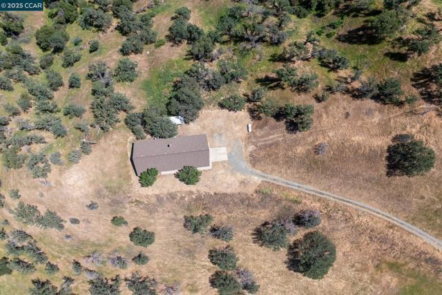 16700 Marsh Creek Rd, Clayton CA: https://media.crmls.org/mediaz/2ffc2350-03d2-439b-a1ee-fedb68deaae0.jpg