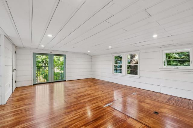 138 Valdeflores Drive, Burlingame CA: https://media.crmls.org/mediaz/2ffc6f7e-e760-4ac2-beb9-8ddc1a27f229.jpg