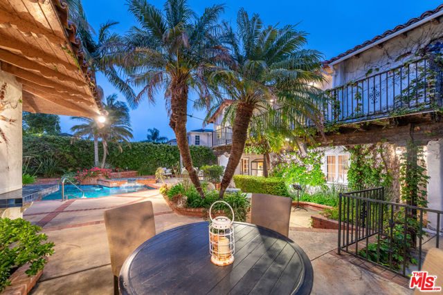 475 S Rodeo Drive, Beverly Hills CA: https://media.crmls.org/mediaz/2ffcd554-4a32-4c5b-93b5-6246cd721361.jpg