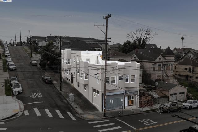 2246 23rd Ave, Oakland CA: https://media.crmls.org/mediaz/2ffd2f84-3516-4771-a1bc-916d0a394975.jpg
