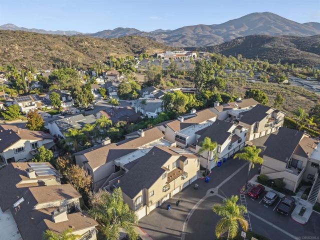 3633 Avocado Village Ct, La Mesa CA: https://media.crmls.org/mediaz/2ffd3138-9da3-4723-af38-1cea649a409b.jpg