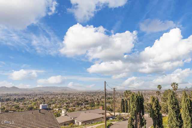 542 San Clemente Way, Camarillo CA: https://media.crmls.org/mediaz/2ffd7995-d480-4fe4-b944-959ec4d552bf.jpg