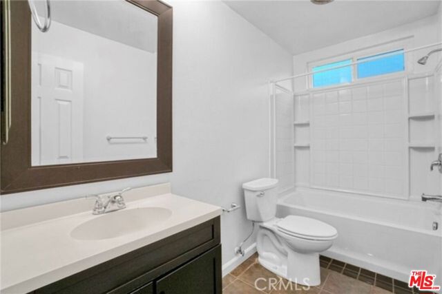 5003 Tilden Avenue, Sherman Oaks CA: https://media.crmls.org/mediaz/2ffdfd5e-08da-474c-afd3-b6bf443b718e.jpg