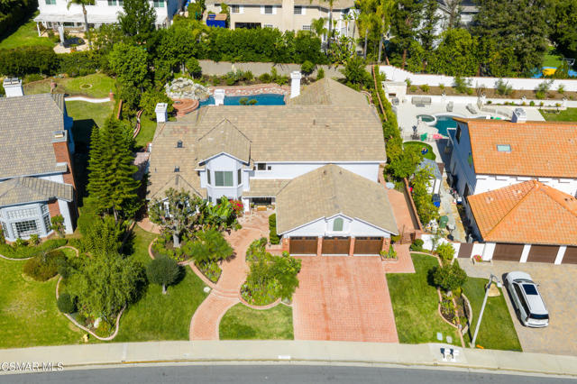 29515 Weeping Willow Drive, Agoura Hills CA: https://media.crmls.org/mediaz/2ffe315c-2982-4b22-b34b-1aef95cdd76d.jpg